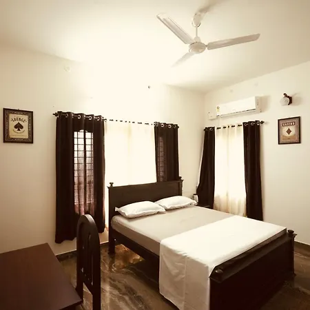 Daffodils Inn Alappuzha Exterior photo