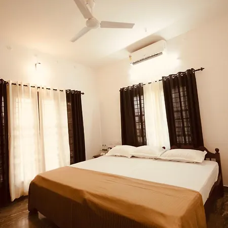 Daffodils Inn Alappuzha Exterior photo